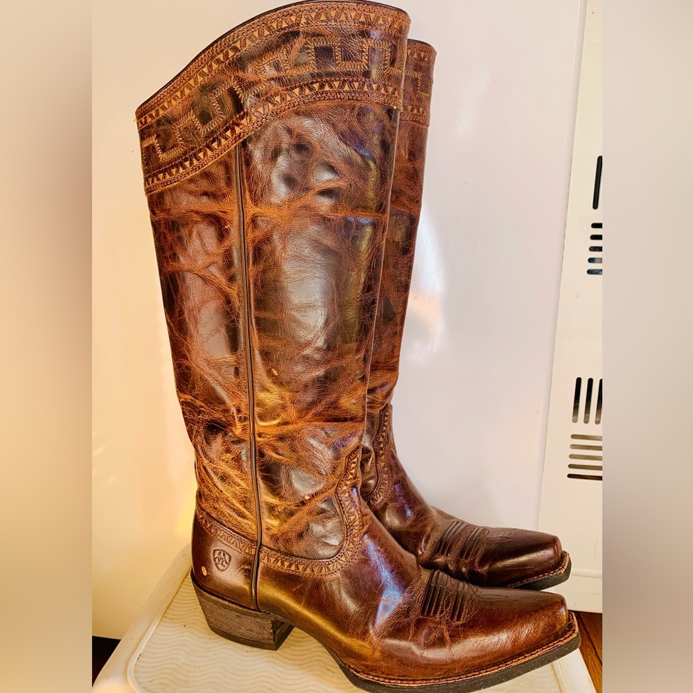 Ariat Sahara leather brown riding boots, Very nice, Pointed toe, 7.5 b